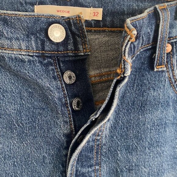 Levi's Women's Premium Wedgie Icon Fit Jeans Size 32 - Picture 3 of 7